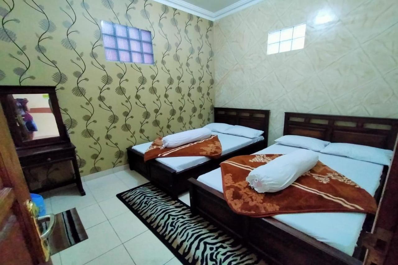 Villa Neza Sarangan Exterior photo